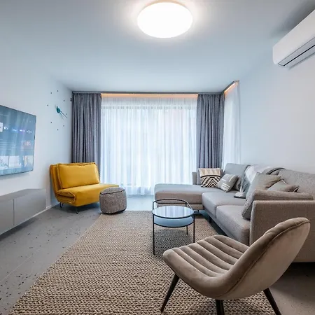 Emirates Lux And Parking Apartment